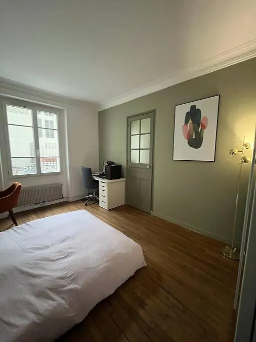 Calm In Great Location Apartment Paris