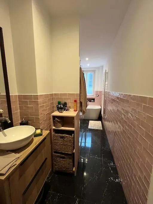 Calm In Great Location Apartment