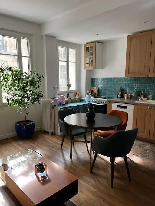 Calm In Great Location Apartment